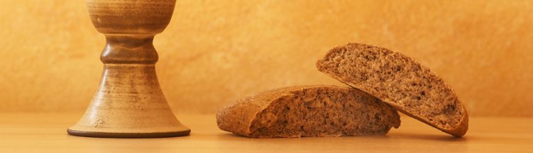 Ar galime duonos laužymą atlikti dviese namuose? | Klausimai – atsakymai