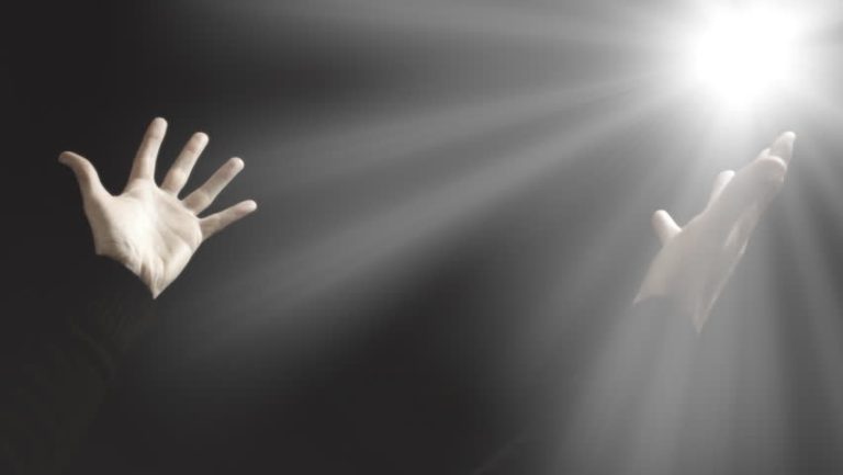 Kai sielą apninka sunkumai,.. o vis dėlto Dievas šypsosi mums