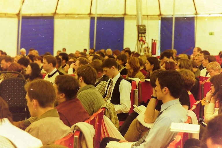 Bendrijų „Tikėjimo žodis“ ir „Tiesos žodis“ apsijungimas, teologinių studijų pradžia – 2001 / 2005 m. (V)