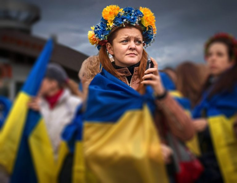 Malda už moteris, patiriančias karo sukeltą kančią
